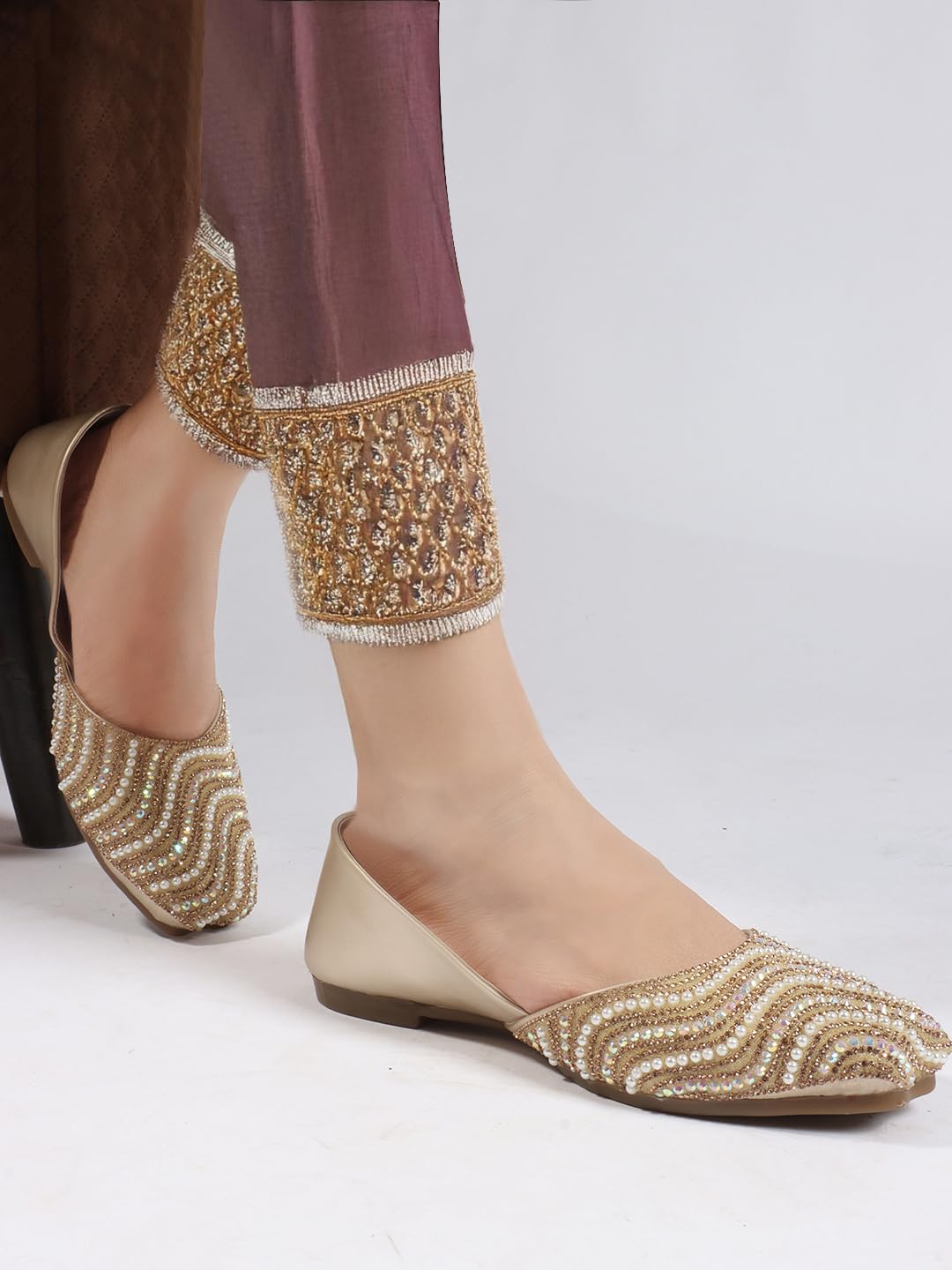 SVYA Juttis & Mojaris Traditional Hand Embroidered Stone Designs for Women & Girls (Copper, UK Footwear Size System, Adult, Women, Numeric, Medium, 3)