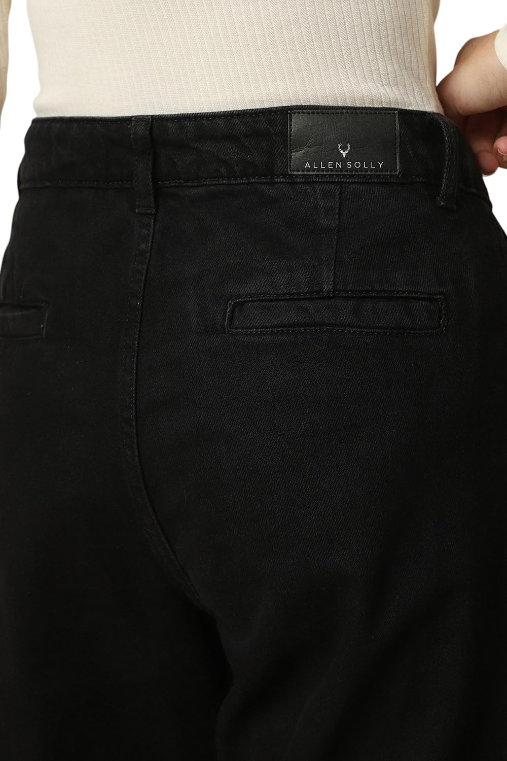 Women Black Regular Fit Dark Wash Jeans
