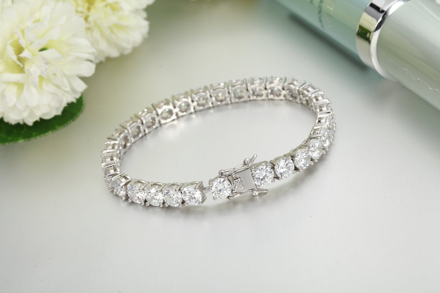 Ananth Jewels Made with Swarovski Zirconia Solitaire Pure Brilliance Bracelet for Women (Metal : Alloy)