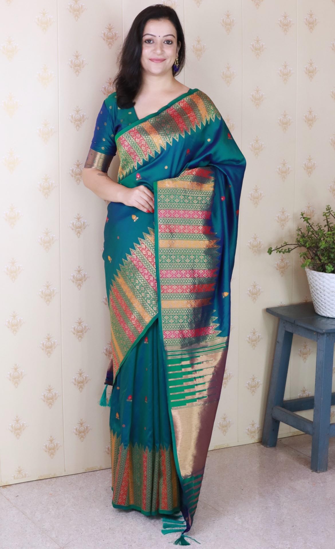 SGF11- Women's Kanjivaram Pure Soft Silk Handloom Saree Pure Golden Zari With Blouse Piece (Rama Green)