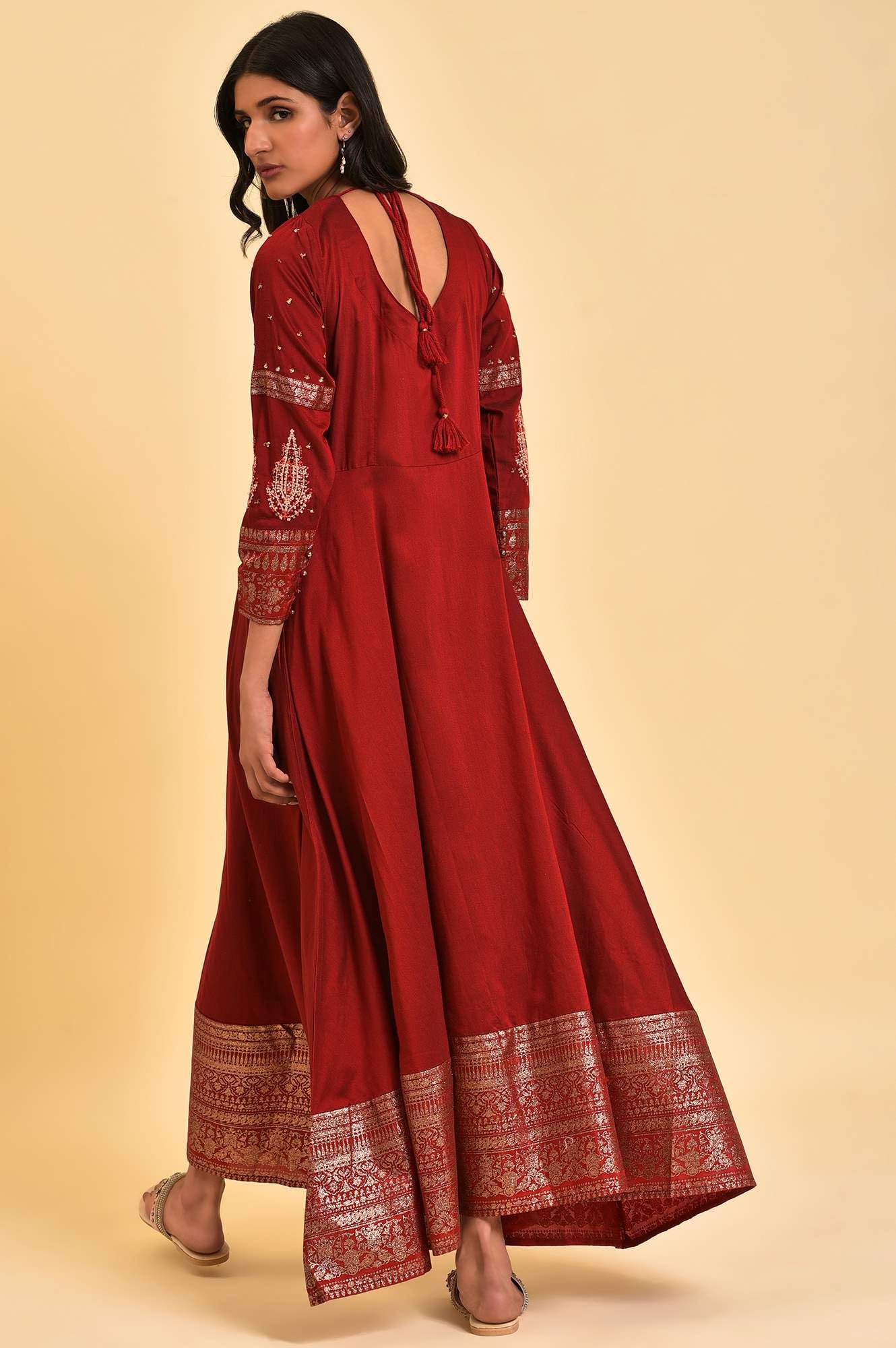 W for Woman Maroon Embroidered Festive Gown_22AUW18361-217627_XL
