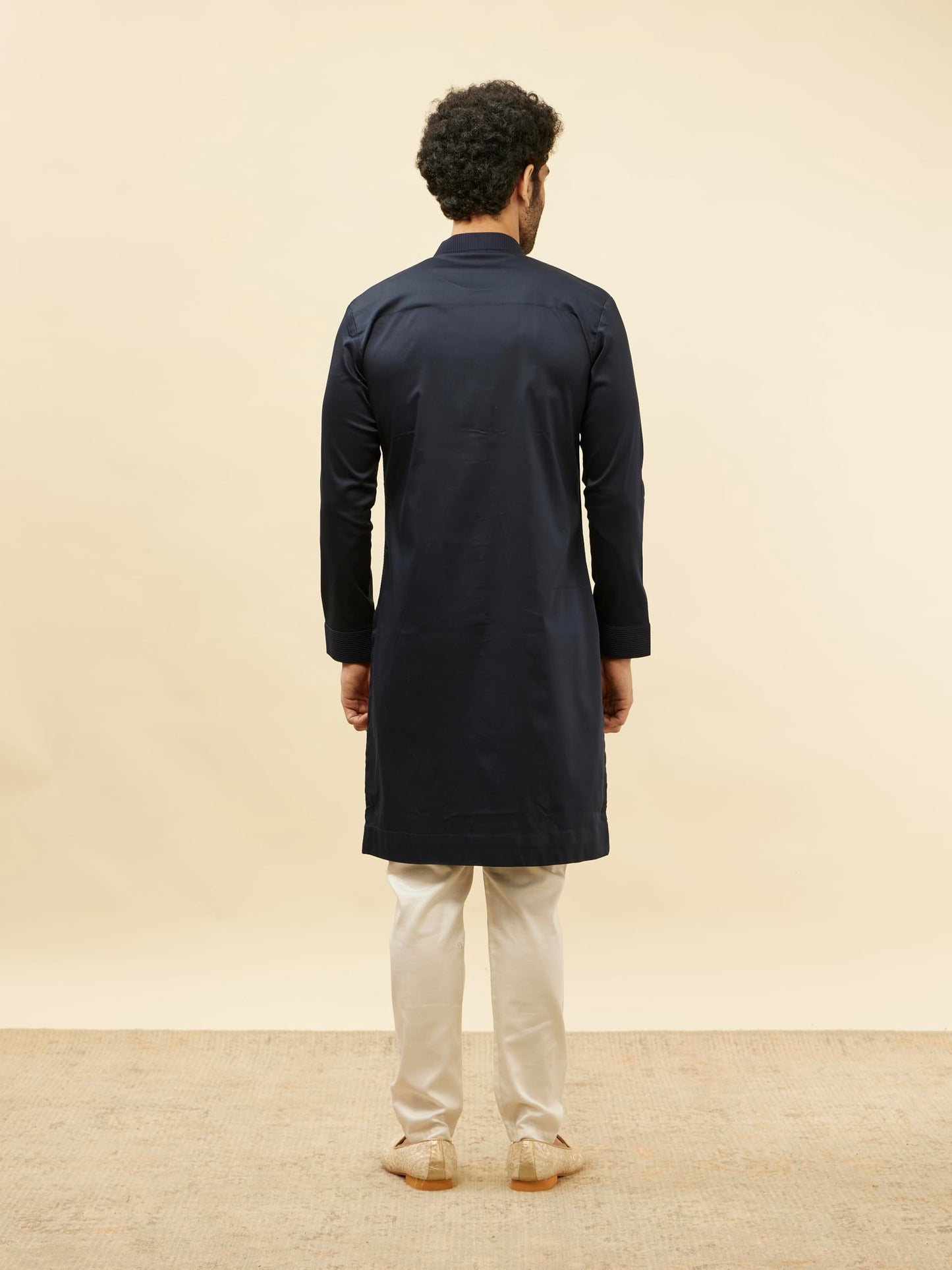 Manyavar Men's Navy Blue Textured Kurta (M)
