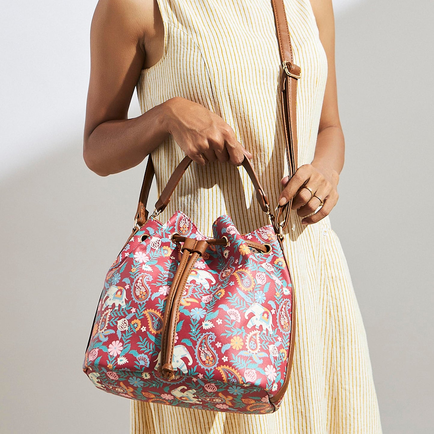 Chumbak Crossbody Sling Bag for Women | Stylish Printed Canvas Box Sling bag | Multipurpose Daily use Bag for Office/College/Travel