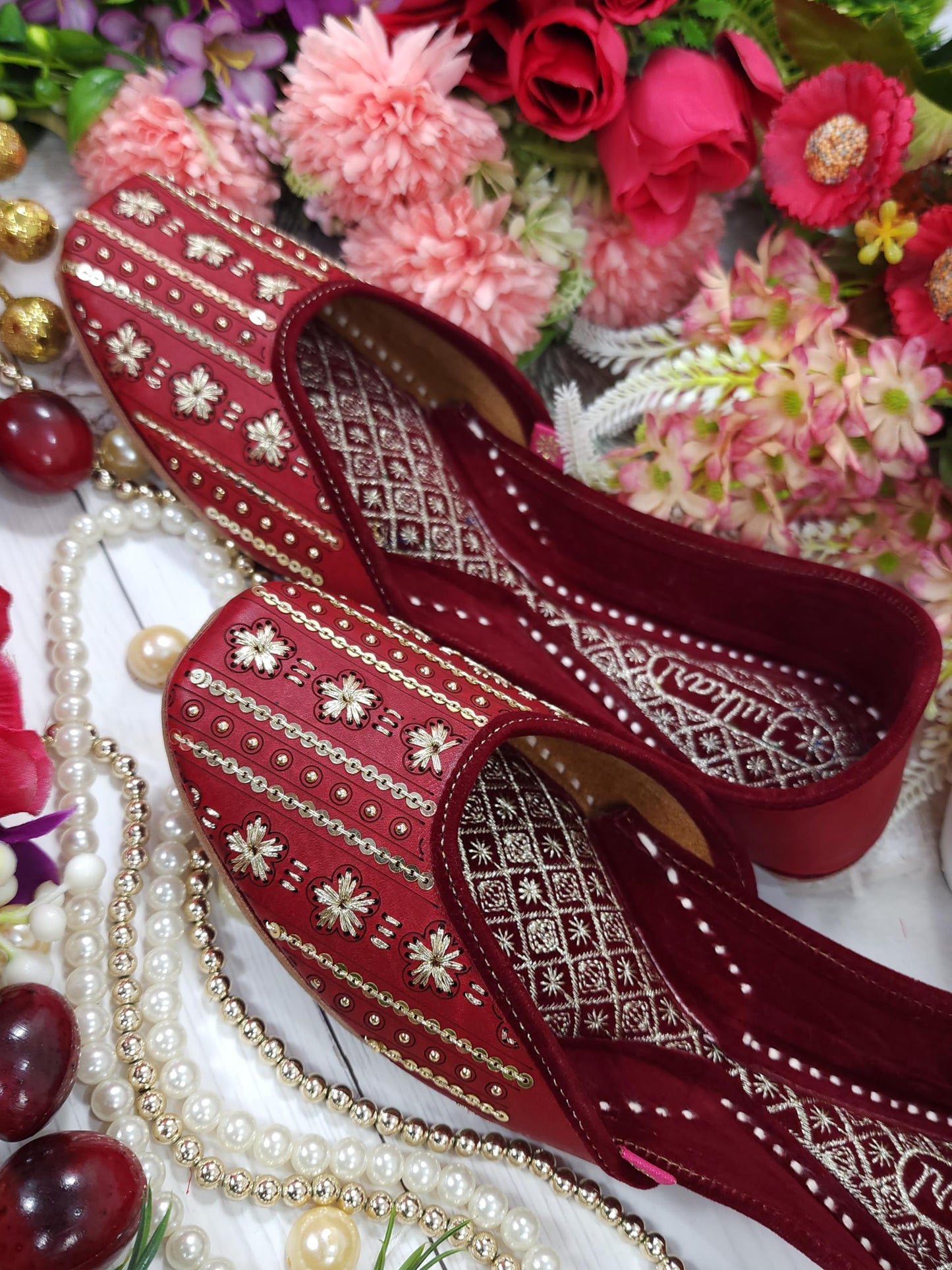 Fulkari Women Twinkle Gold Casual Genuine Soft Leather Jutis | Bite and Pinch Free Juttis | Punjabi Jutti | Girl's Office Flat Ladies Mojari | dailywear Ethnic Juti |