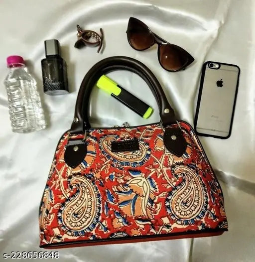 ZIPPERED HANDBAG