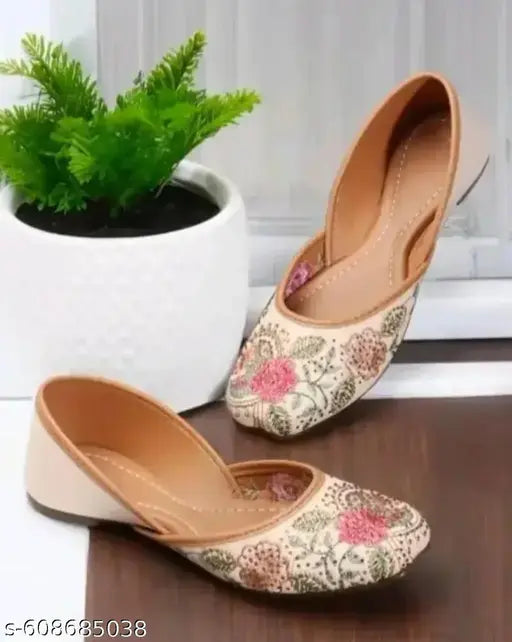 Trending Bellies an juti Stylish women open delivery