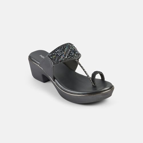 Mochi Women Chappals 1.5 And Gold Above UK/5 EU/38(35-2054)