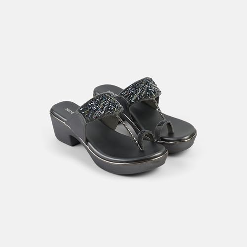 Mochi Women Chappals 1.5 And Gold Above UK/5 EU/38(35-2054)