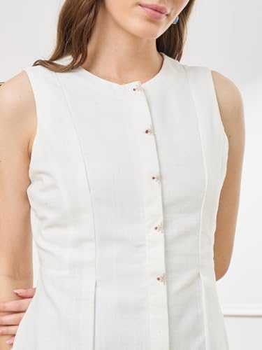 Latin Quarters Women's White Sleeveless Round Neck Casual Solid Top_M