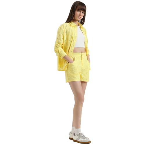 United Colors of Benetton Schiffli Embroidered Straight Fit Shorts (Size : 24) - 26P4WVNSH183I1G3 Yellow