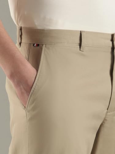 Relaxed Fit Solid Mid Rise Chino