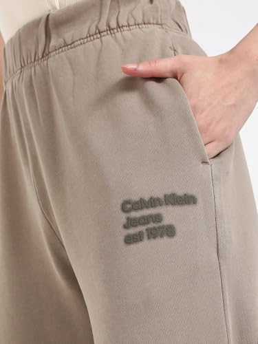 Regular Fit Solid Mid Rise Trouser