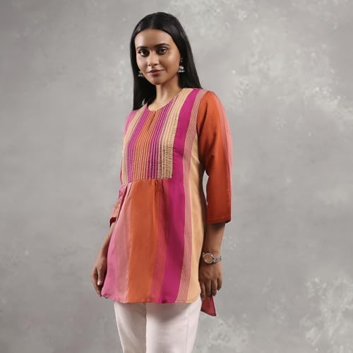 Rangriti Women Fuchsia Viscose Blend Solid Tiered Kurti_32