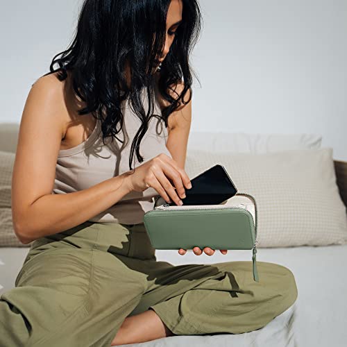 DailyObjects Sap Green Vegan Leather Women's Classic Zip Wallet|Made with PU Leather Material||20 Slip Pockets for Cards|Slim and Easy to Carry in Bag|Big Size Clutch with Card Holder