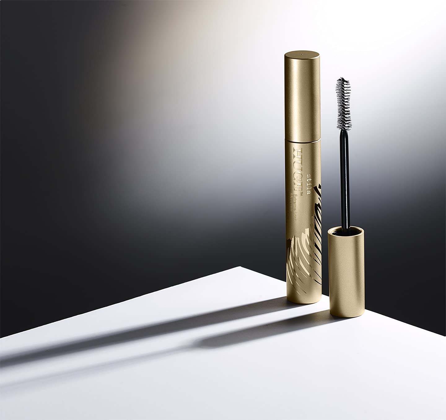 Stila Cosmetics HUGE™ Extreme Lash Mascara – Black | Lightweight, Ink-Like Formula for Instant Volume & Dramatic, Clump-Free, Flake-Free Lashes