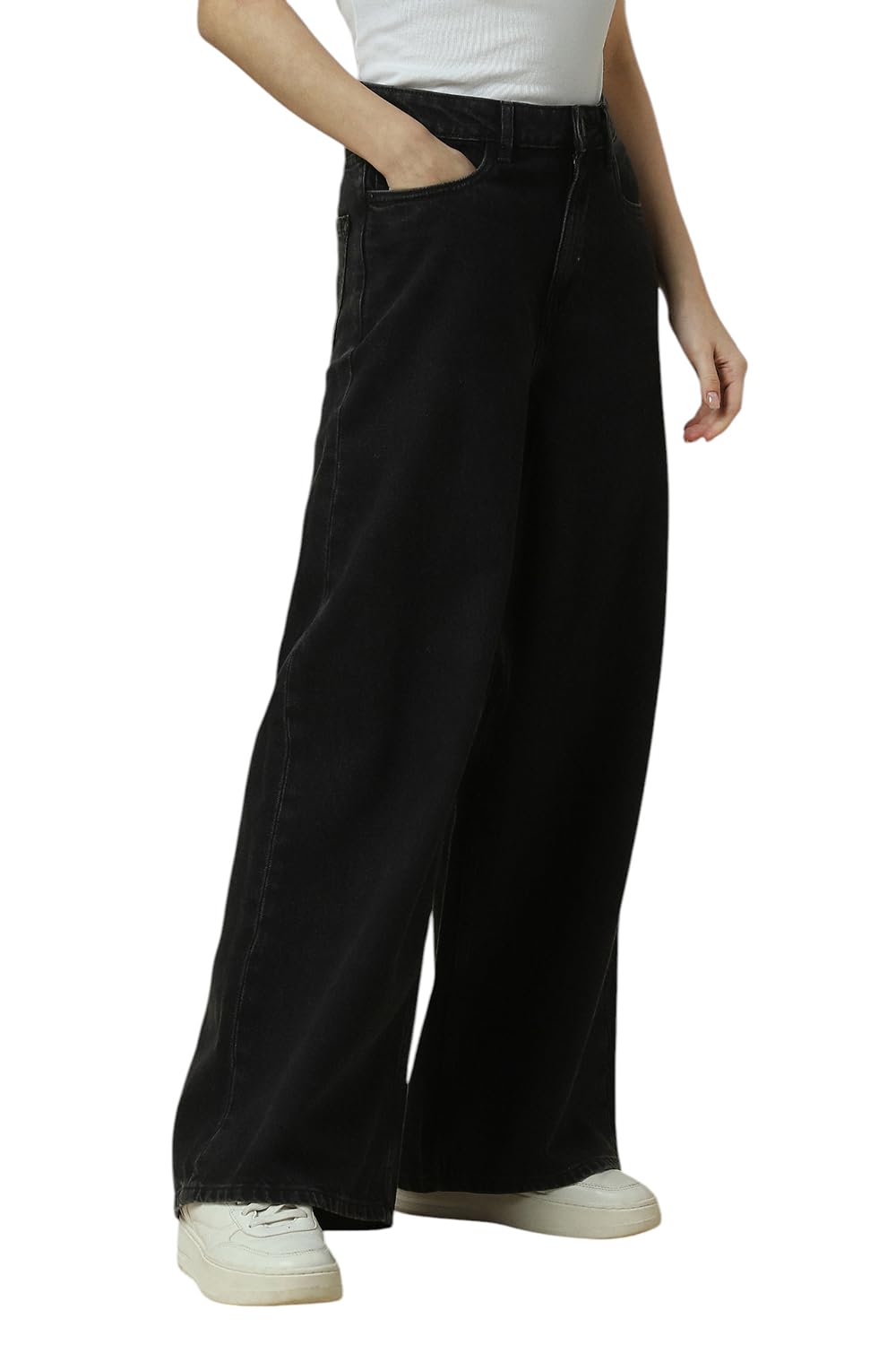 Women Black Regular Fit Light Wash Jeans