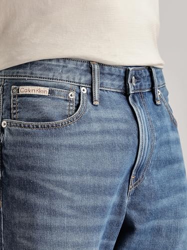 Regular Fit Solid Mid Rise Shorts
