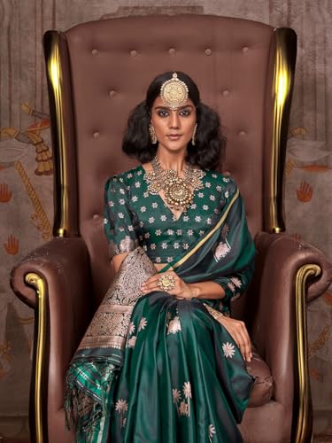 AKHILAM Women's Green Satin Silk Ethnic Motif Printed Saree With Unstitched Blouse (KNTHKLP397005_RJ)