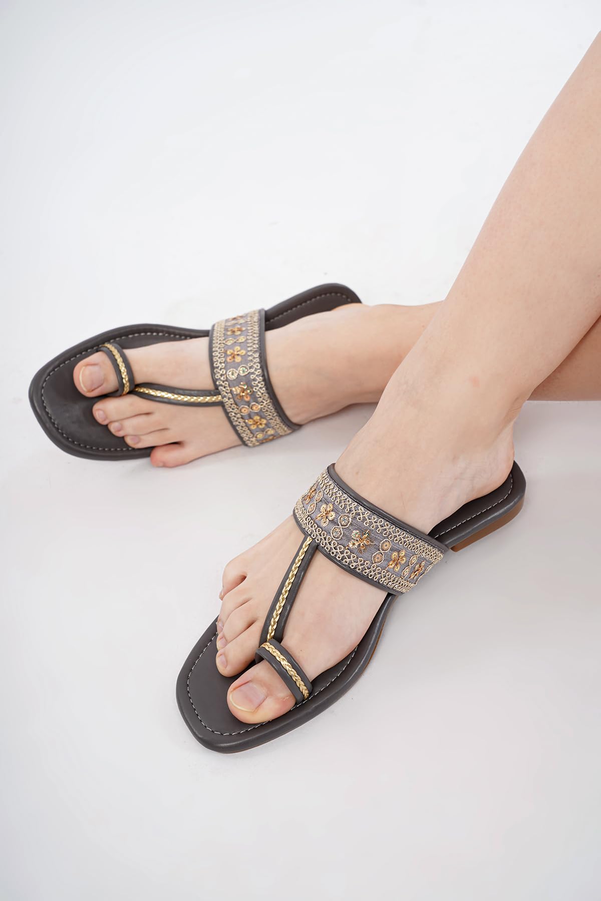 Soleura Women’s Ethnic Kolhapuri Flats – Comfortable Casual Sandals for Everyday Use & Festive Look, Stylish Traditional Slip-On Footwear (Grey, UK Footwear Size System, Adult, Women, Numeric, Medium, 6)