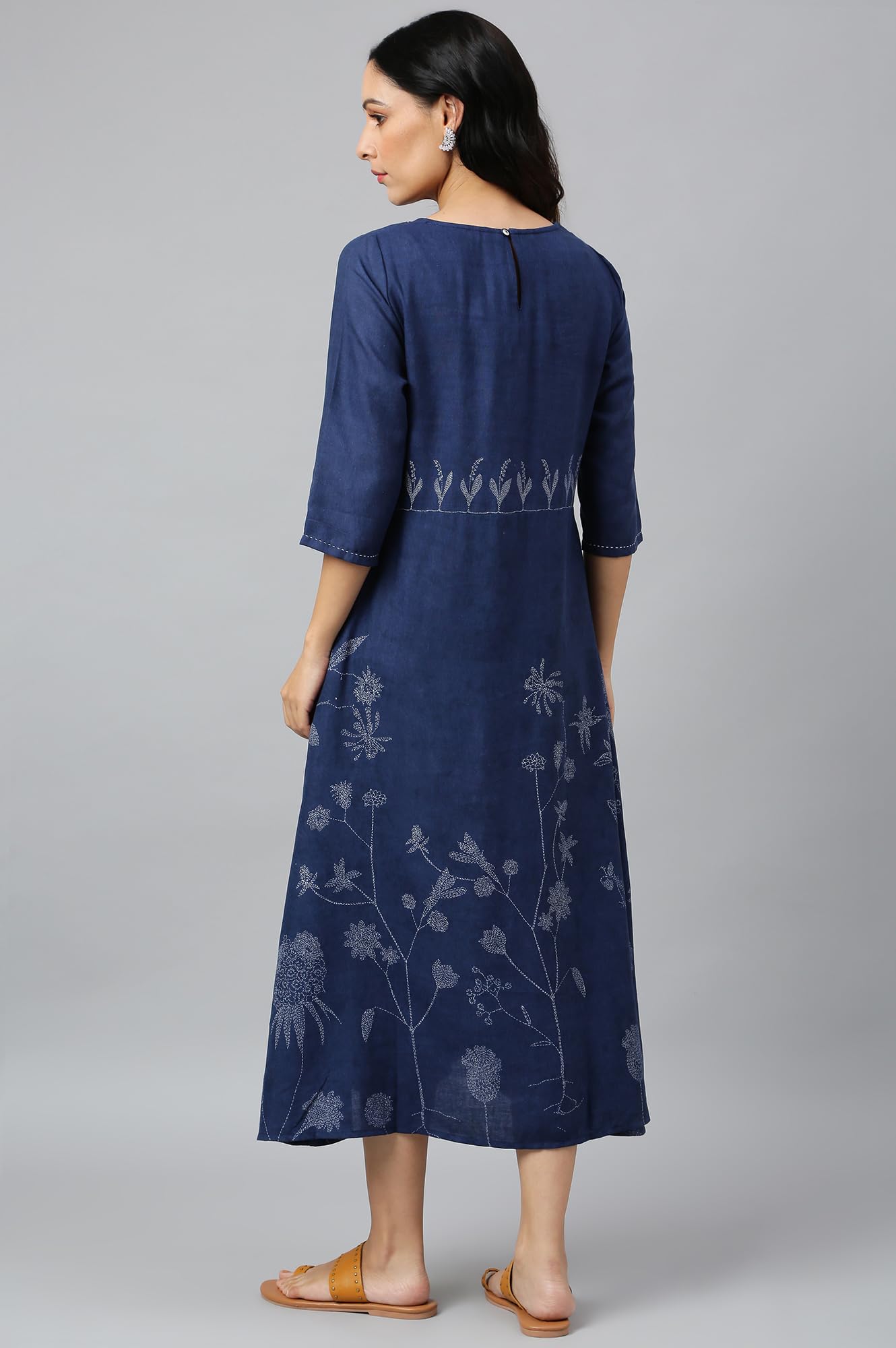 W for Woman Dark Blue Floral Kurta with Kantha Details_22AUW18087-118625_M