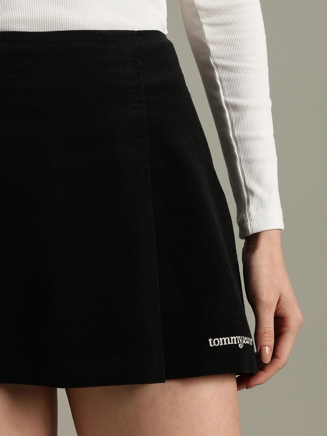 Regular Fit Solid Mid Rise Skirt Black