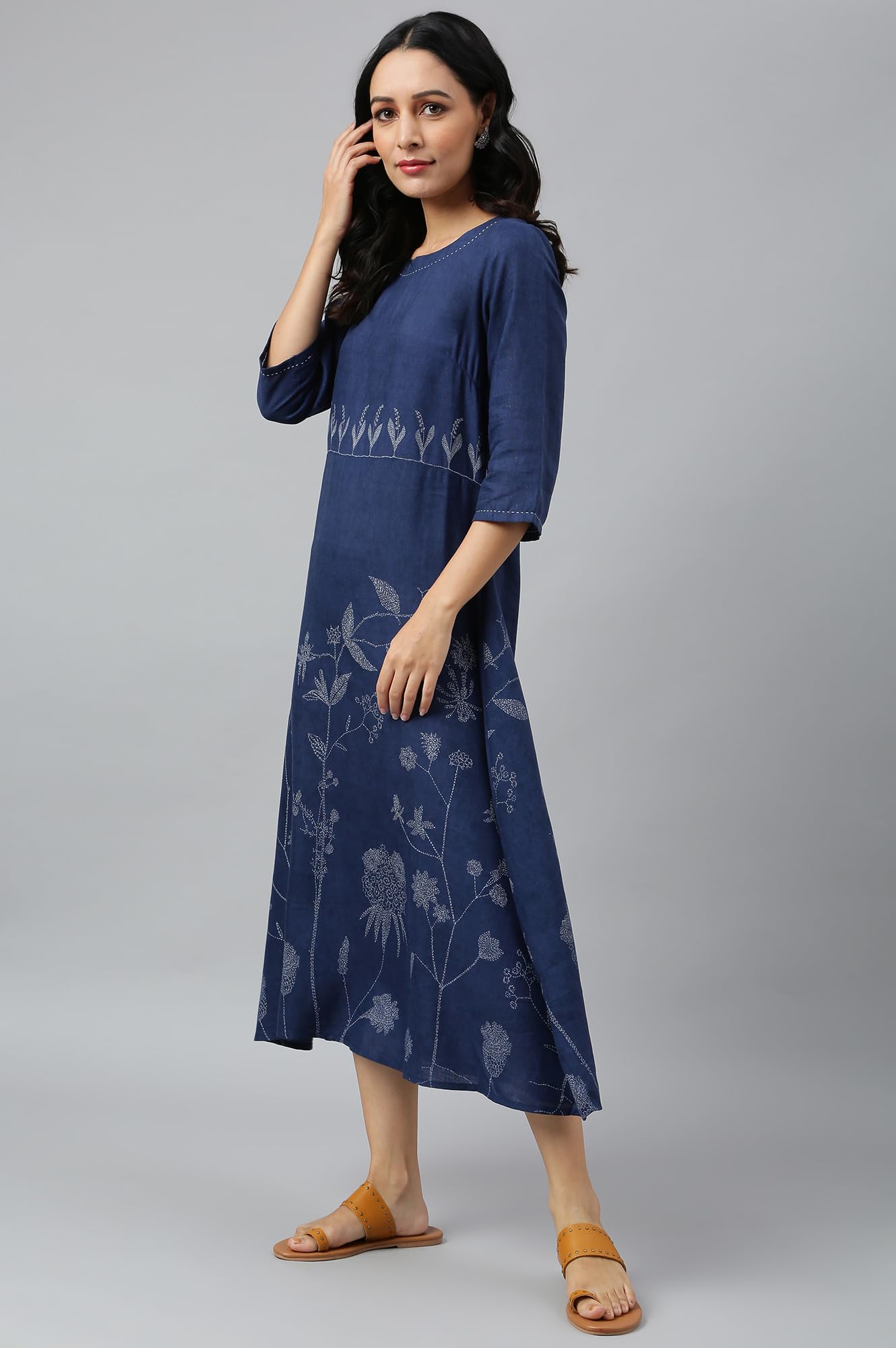 W for Woman Dark Blue Floral Kurta with Kantha Details_22AUW18087-118625_M