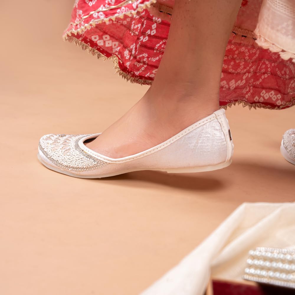 Indifeet � Jutti for Women, Punjabi Juti mojaris, Stylish mojri Footwear, New Juttis Jaipuri Wedding Bridal mojdi Ethnic Traditional Girls Rajasthani Ladies Shoes Silver