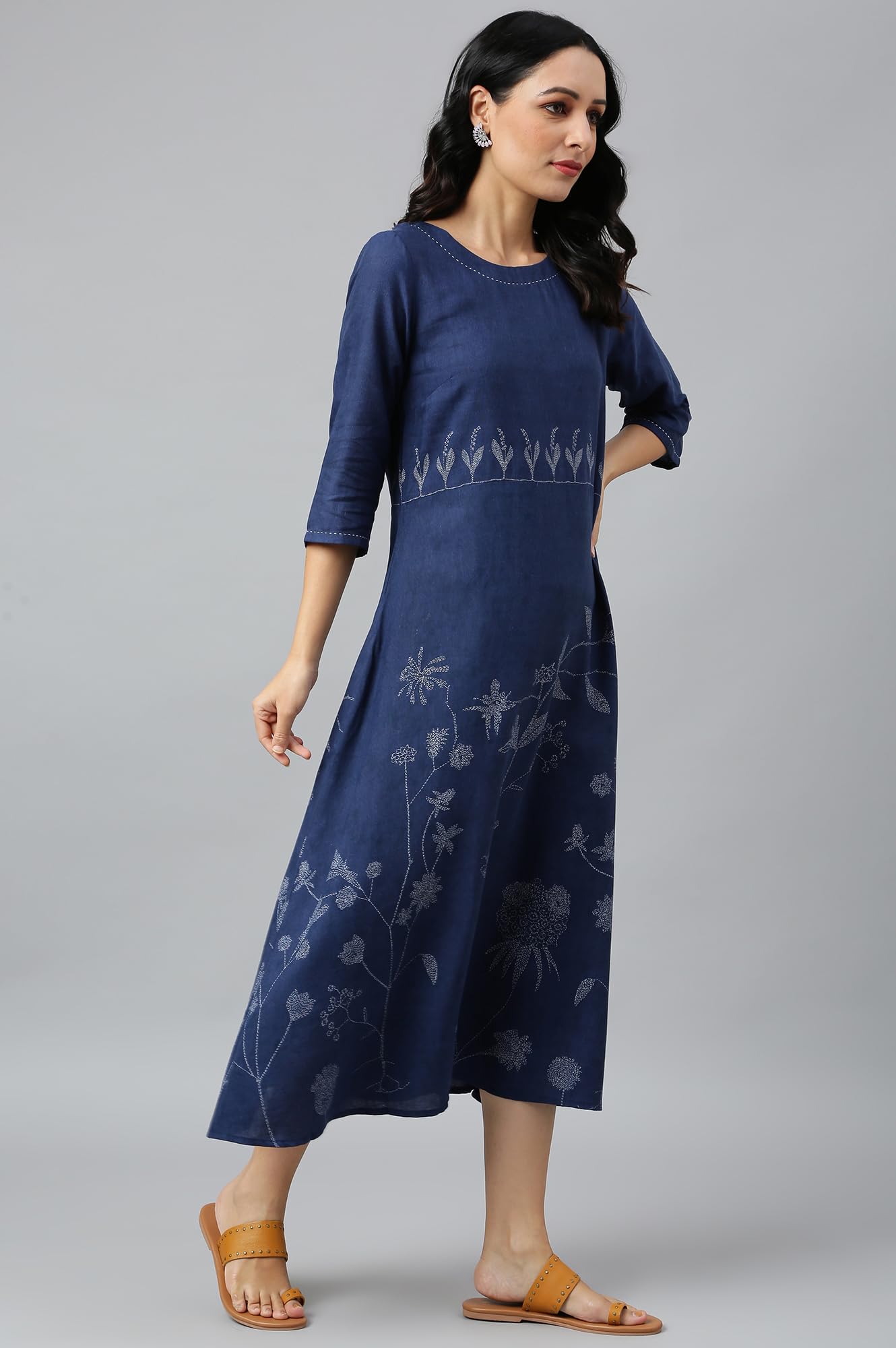 W for Woman Dark Blue Floral Kurta with Kantha Details_22AUW18087-118625_M