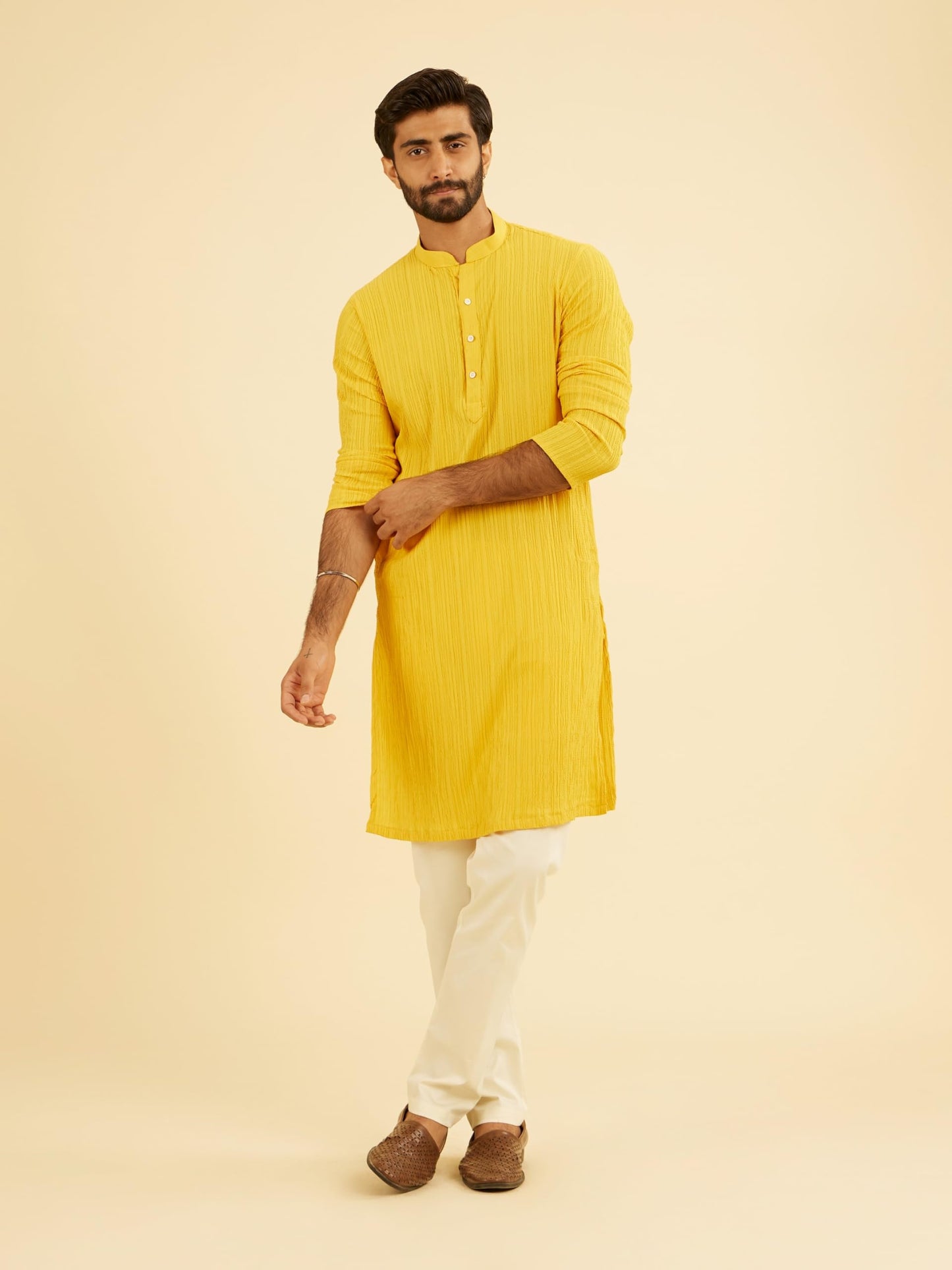 Manyavar Men's Spandex Self Design Kurta (Mustard,XL)