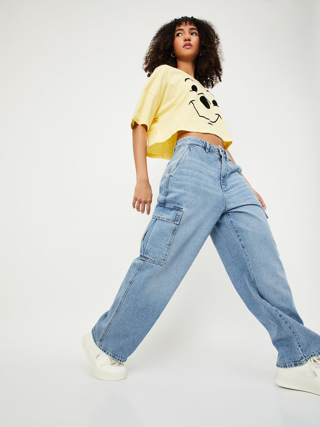 Max Women Lightwashed Cargo Jeans (Blue_32)