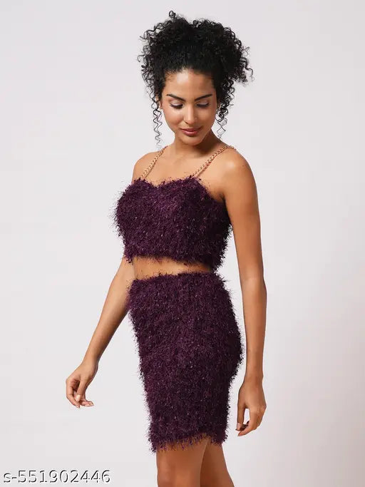 Globus Women Burgundy  Neck Chain Strap Shoulder Faux Fur Crop Top With Mini Skirt Party Co-Ord Set