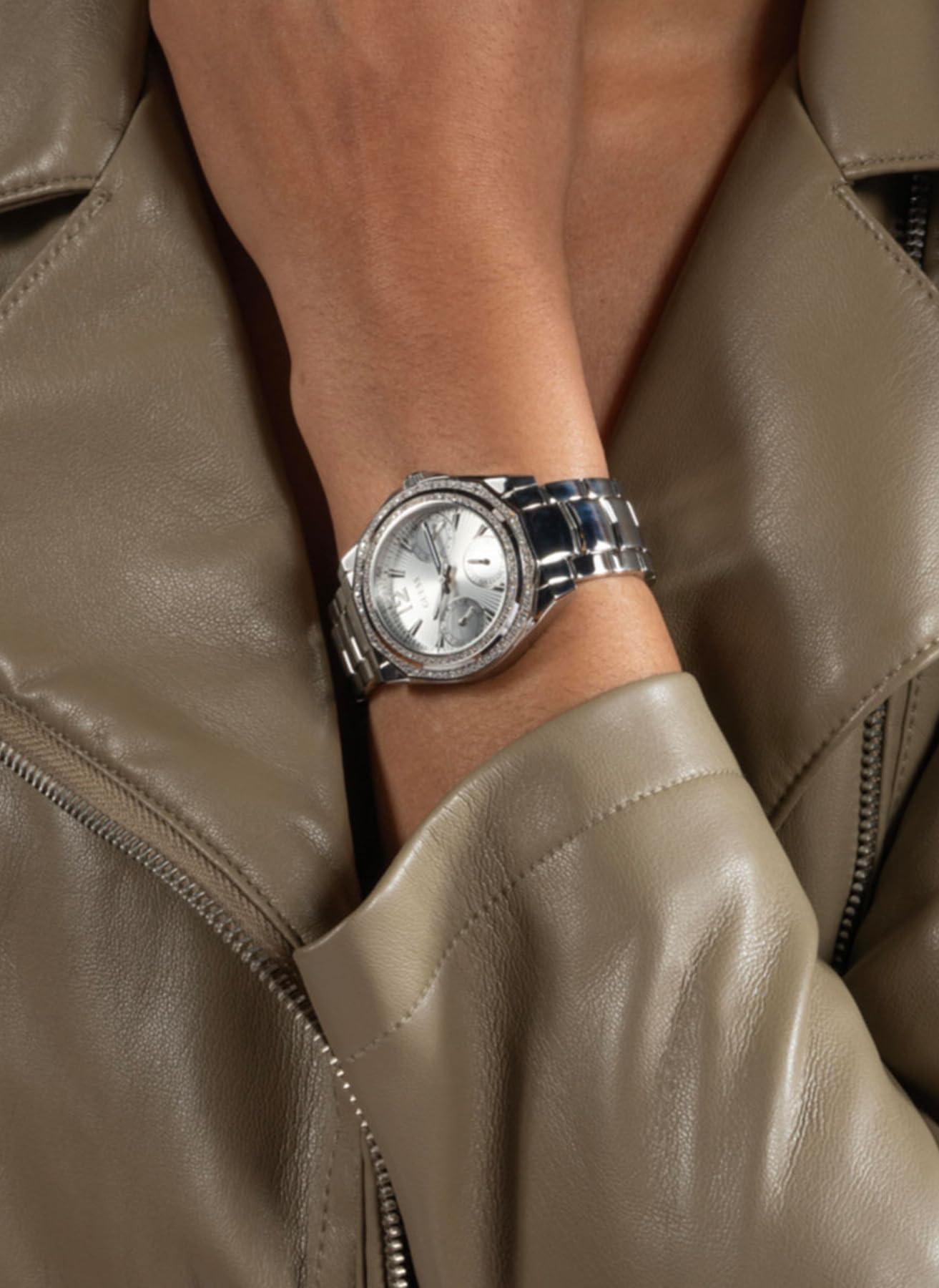 GUESS Ritzy Women's Stainless Steel Watch, Silver, bracelet