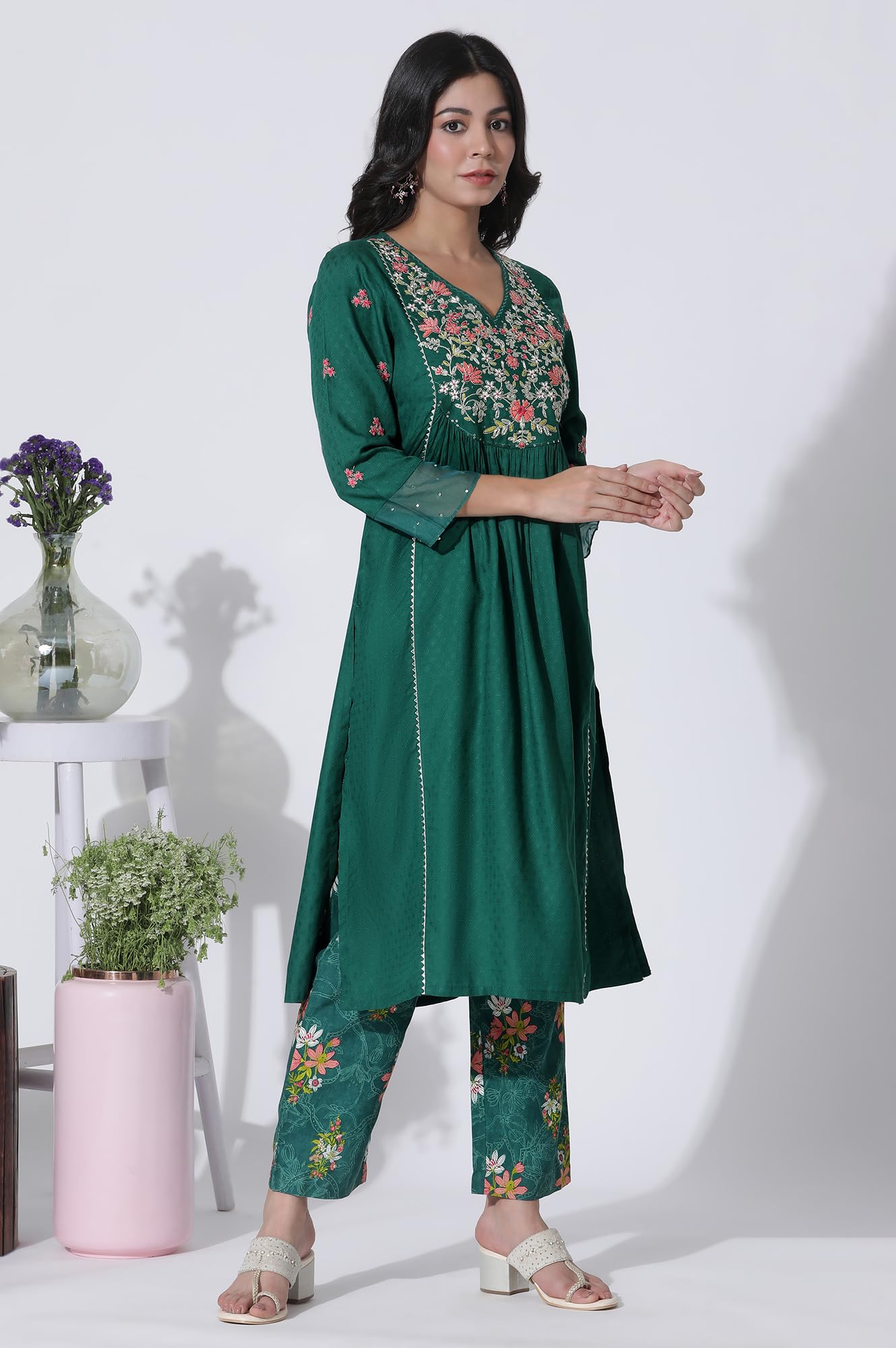 W for Woman Emerald Green Panelled Embroidered Kurta, Pants and Printed Chanderi Dupatta_24AUWS11400-221953_XL