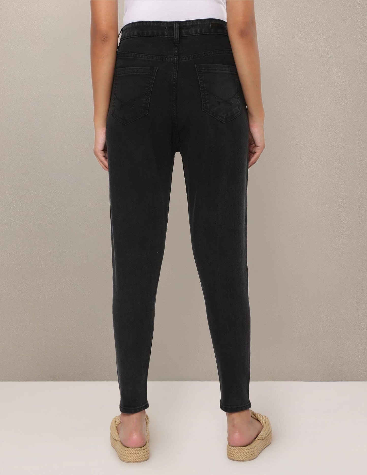 U.S. POLO ASSN. Women's Slim Mom Fit High Rise Jeans (UWAW22JN080_Black_28)