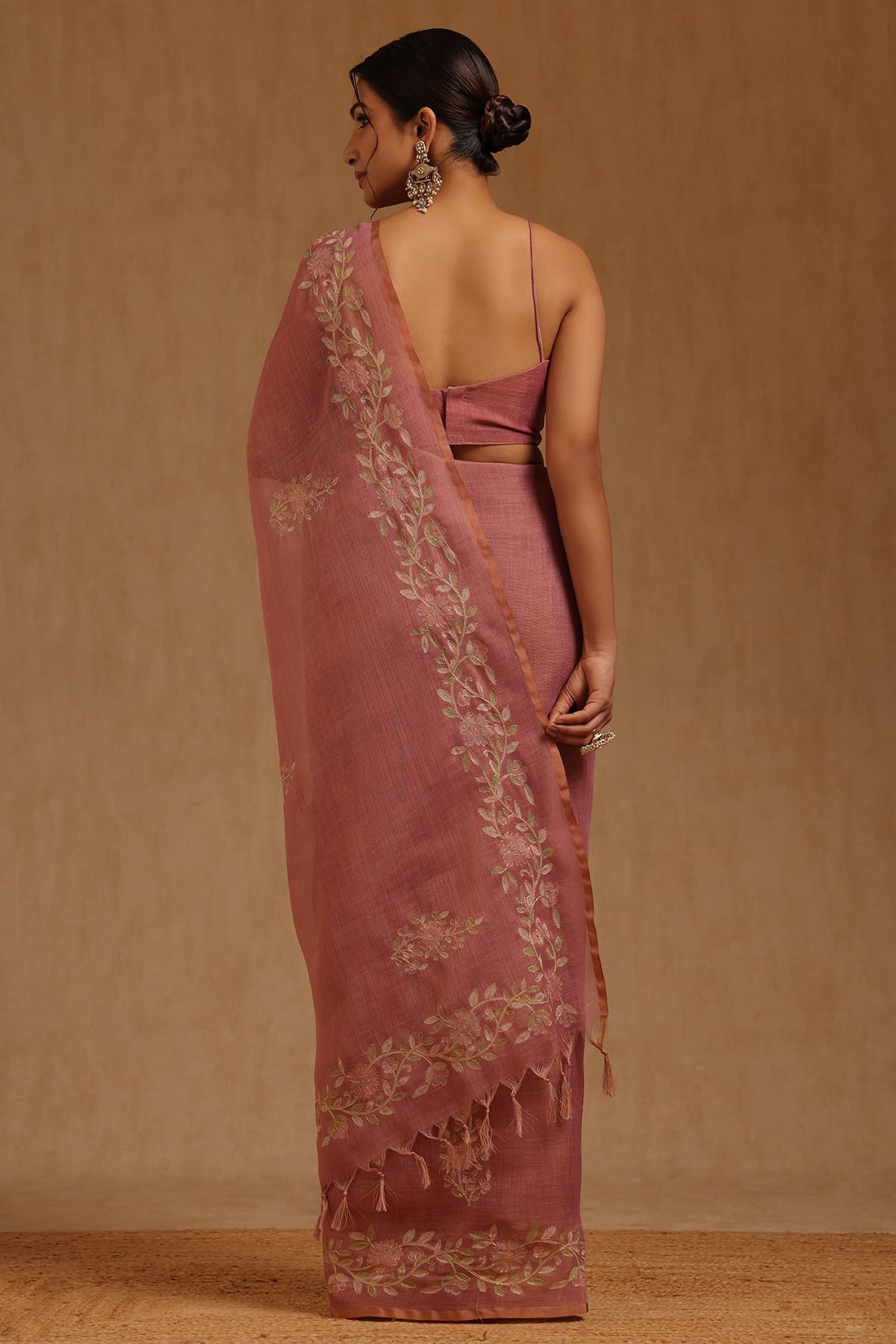 Soch Womens Blush Pink Linen Floral Printed Saree With Zari