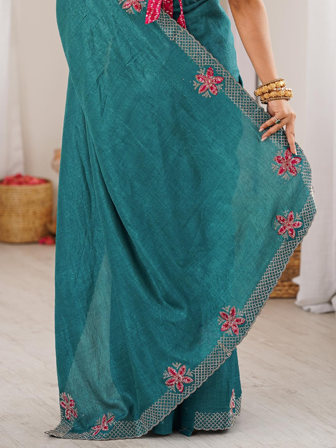 AKHILAM Women's Teal green Vichitra Silk Scallop Border Stone Work Saree With Unstitched Blouse Piece | Saree for woman | Designer Saree for Women | Soft and Skin Friendly (CNDY2803_MT)
