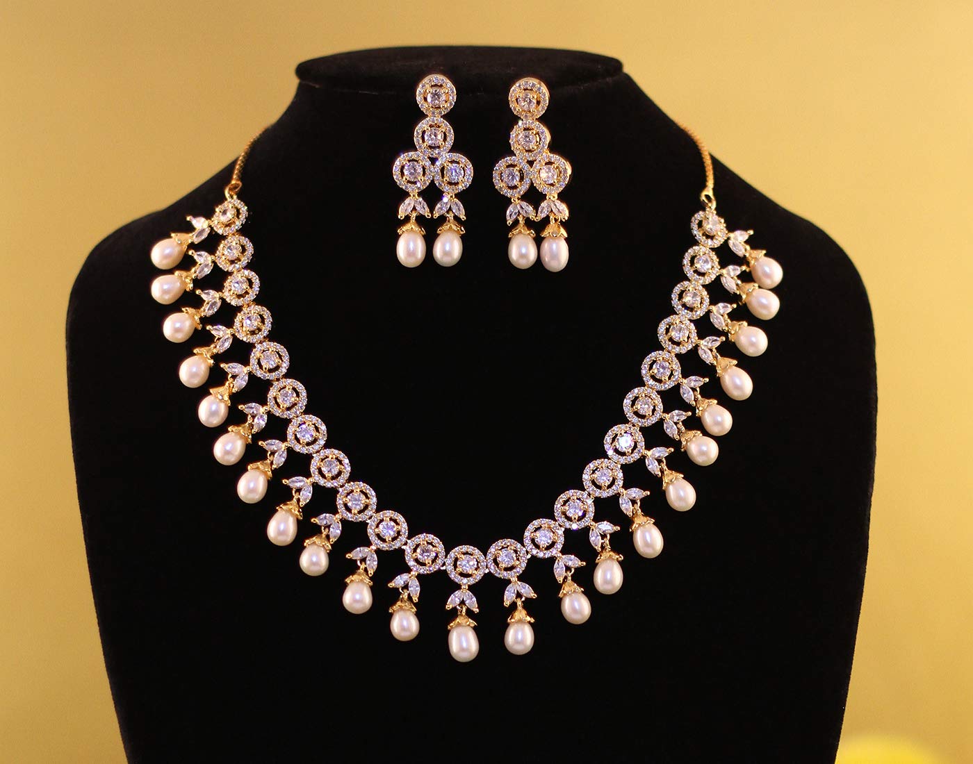 HYDERABAD JEWELS EXCLUSIVE NATURAL FRESH WATER PEARLS NECKLACE SET FROM THE CITY OF PEARLS HYDERABAD FOR WOMEN GIRLS (White)