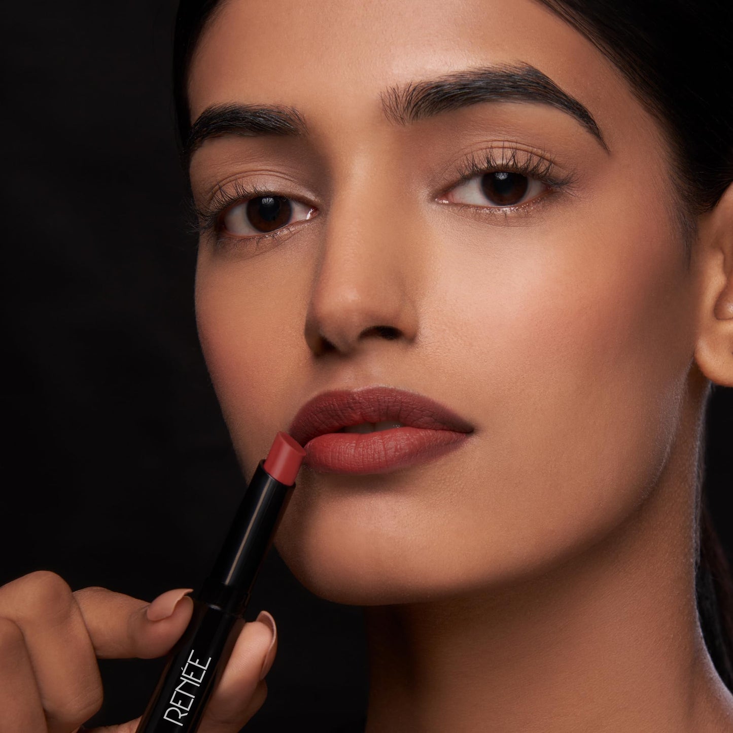 RENEE Very Matte Lipstick - Toffee Touch, Intense Color Pay Off, Full Coverage, Long Lasting & Weightless, Easy Glide Formula With Velvety Finish, Suitable for All Occasion, Ideal For Gifting