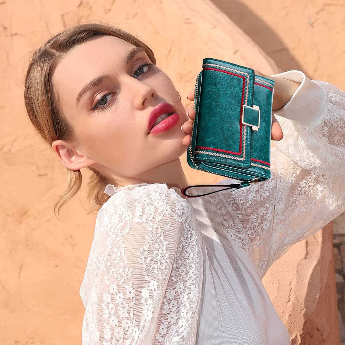 PALAY® Women's Bi-fold Leather Wallet - Turquoise Vintage Card Bag with Large Capacity and RFID Blocking