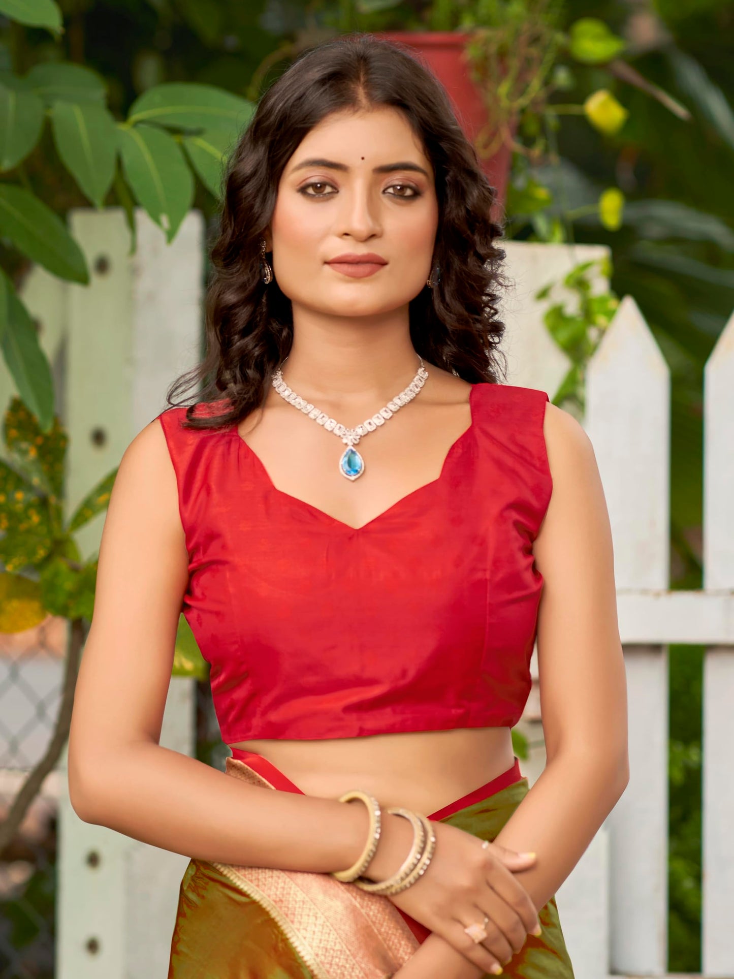 MANOHARI Women's Most Trendy Banarasi Satin Silk Woven Olive Green Animal Design Pattern Pattern Saree With Heavy Jacquard Work Saree With Blouse Piece_MN2037