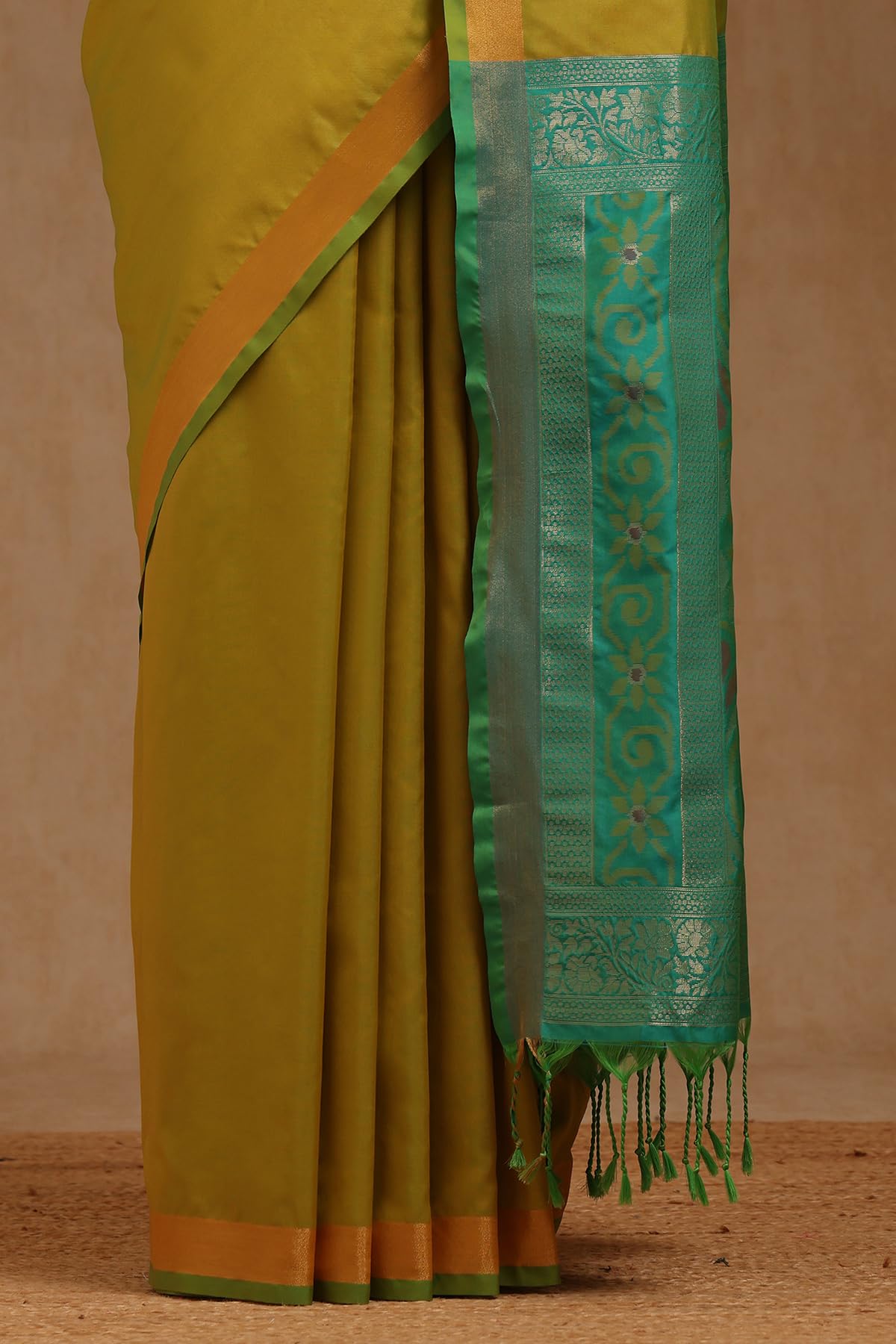 Soch Womens Light Green Silk Blend Solid Saree