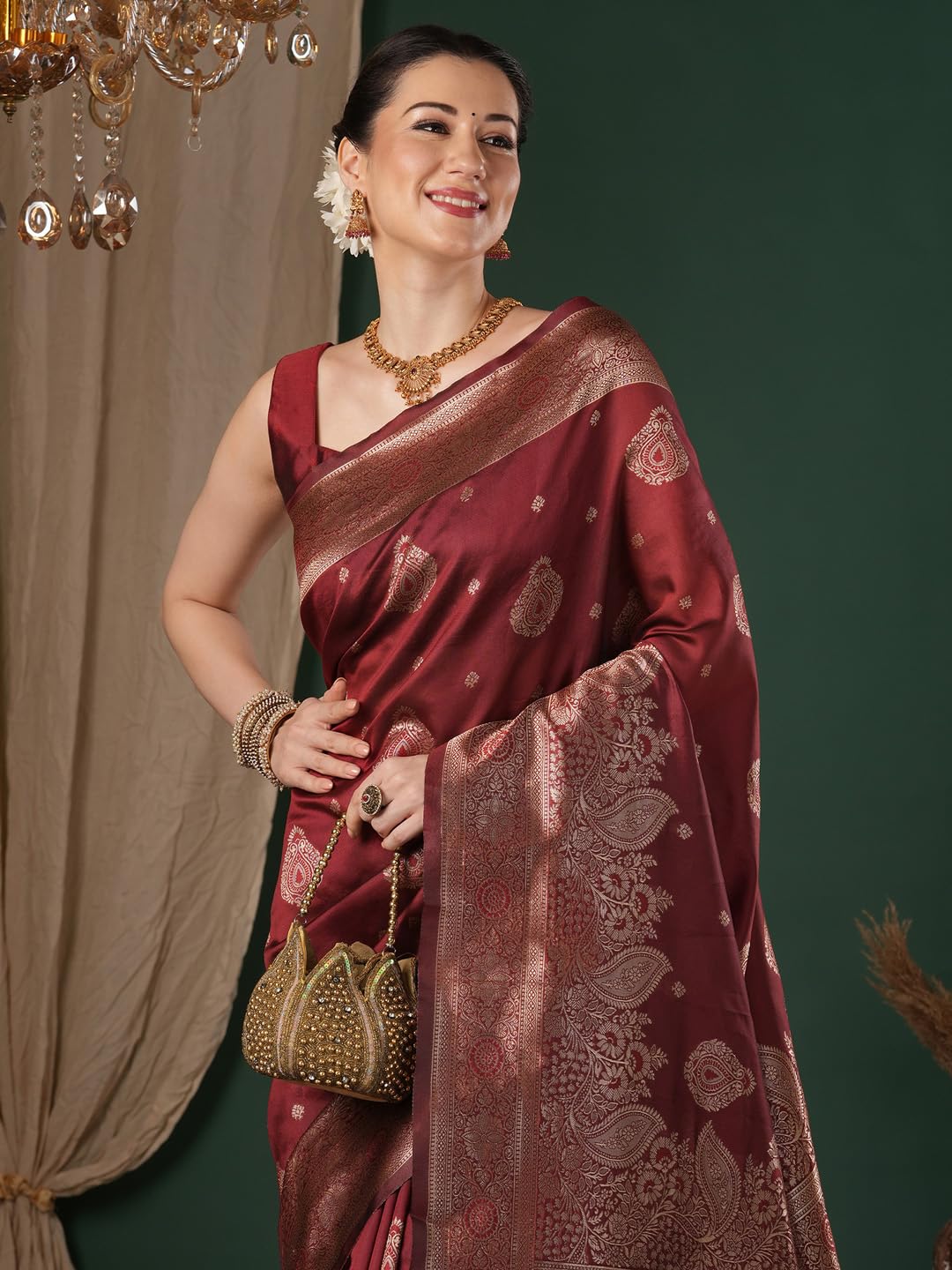 AKHILAM Women's Kanjivaram Woven Soft Silk Saree With Blouse Piece