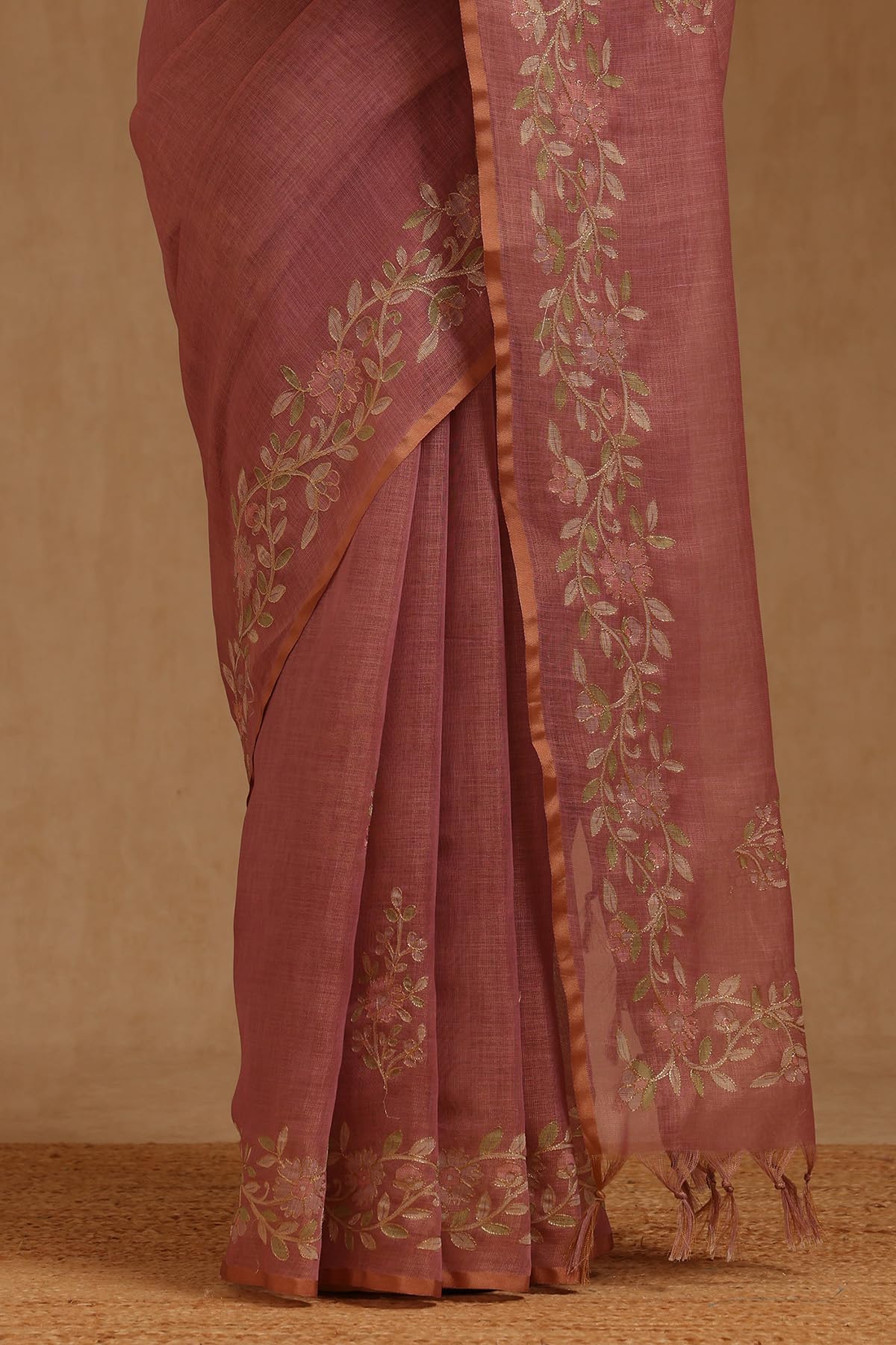 Soch Womens Blush Pink Linen Floral Printed Saree With Zari