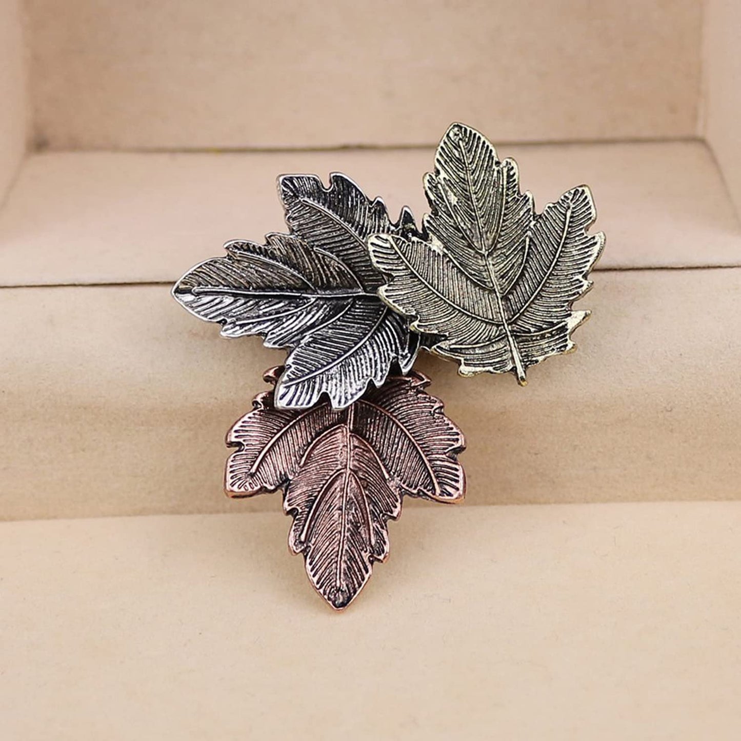 Mahi Mapel Leaf Retro Classic Tricolor Maple Leaf Unisex Brooch/Lapel Pin (BP1101089G)