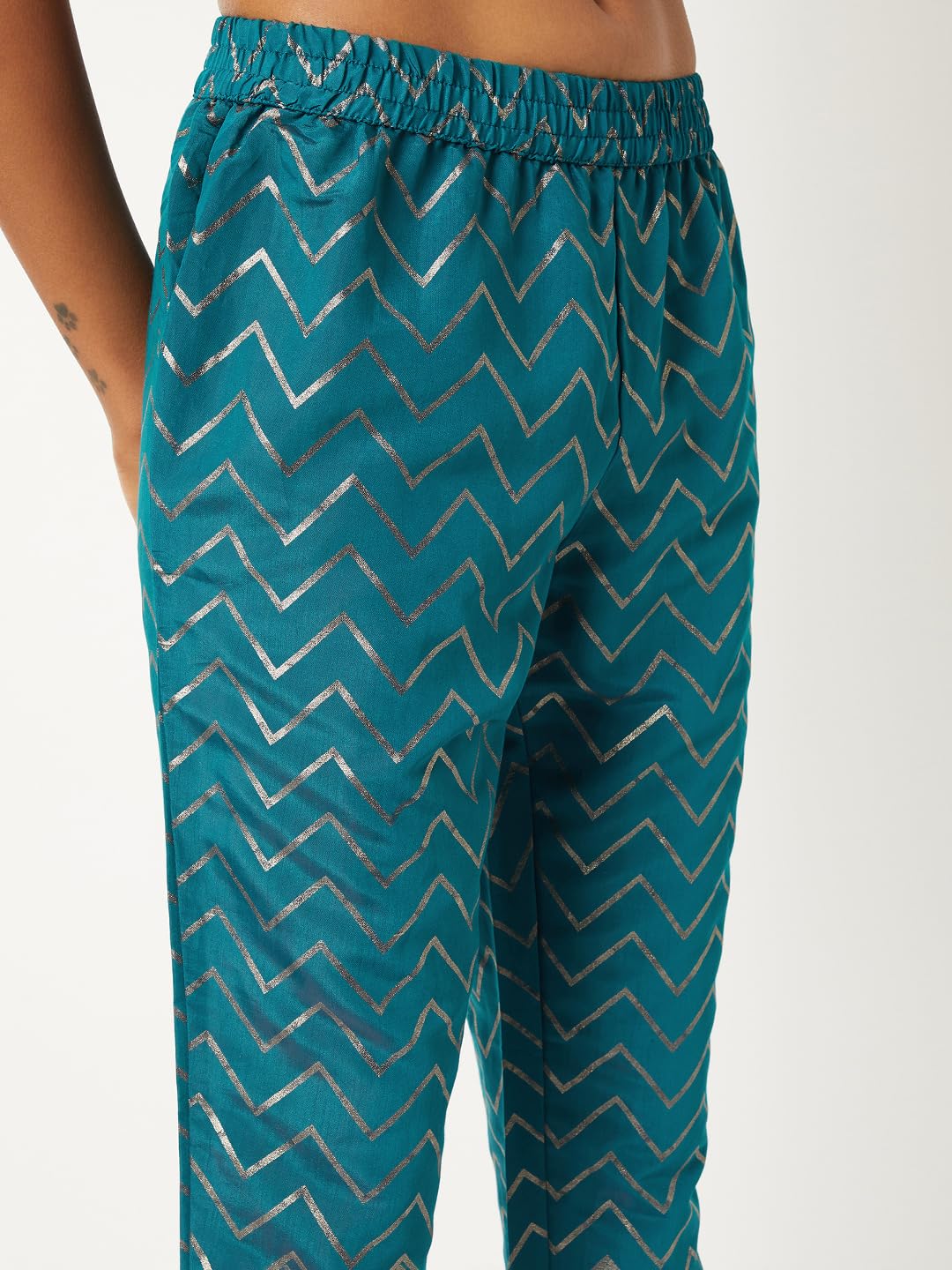 Max Women Embroidered Straight Kurta Set (Blue_L)