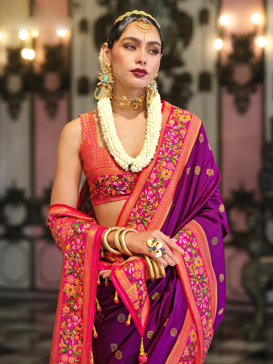 AKHILAM Women's Magenta Silk Blend Ethnic Motif Printed Saree With Unstitched Blouse (MAITRI454_RW)