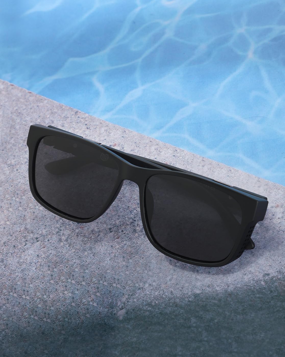 Carlton London Black with Metallic Toned and Black Polarised Lens Sunglass for men