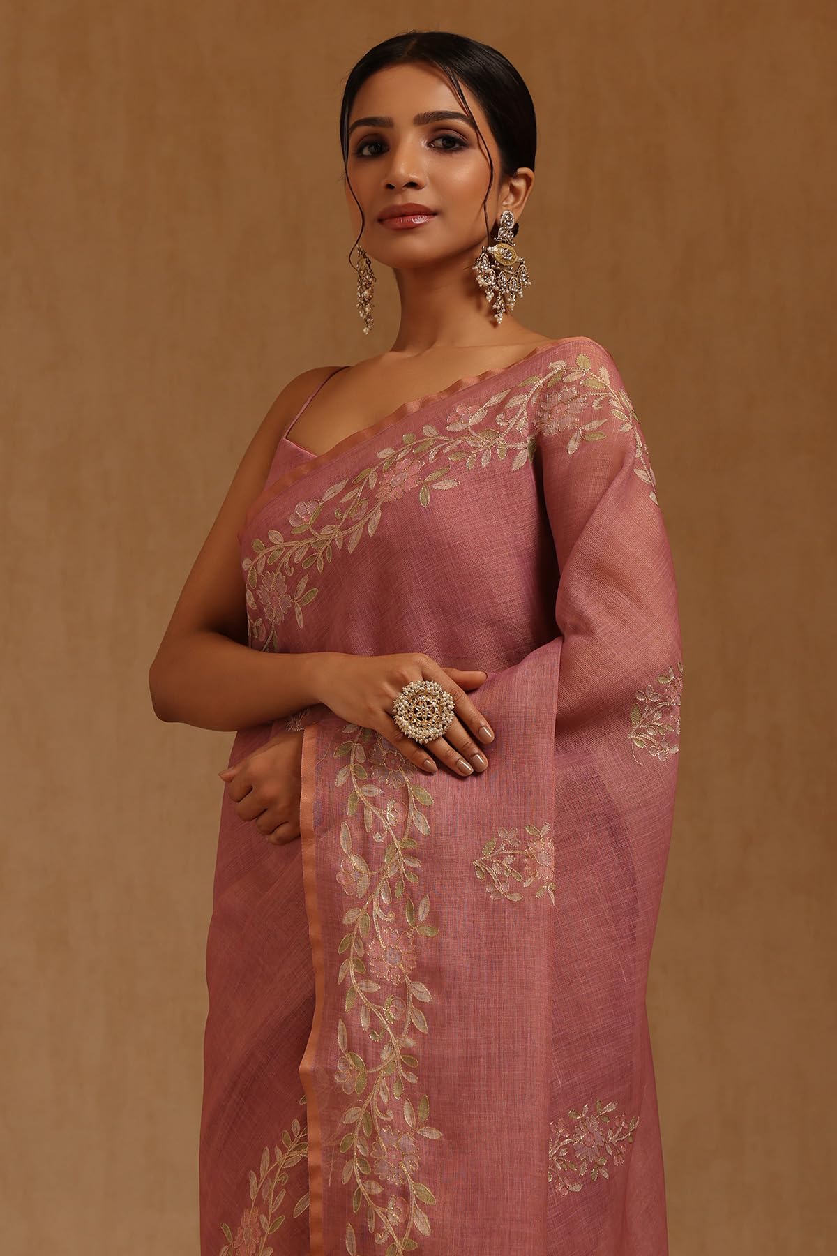 Soch Womens Blush Pink Linen Floral Printed Saree With Zari