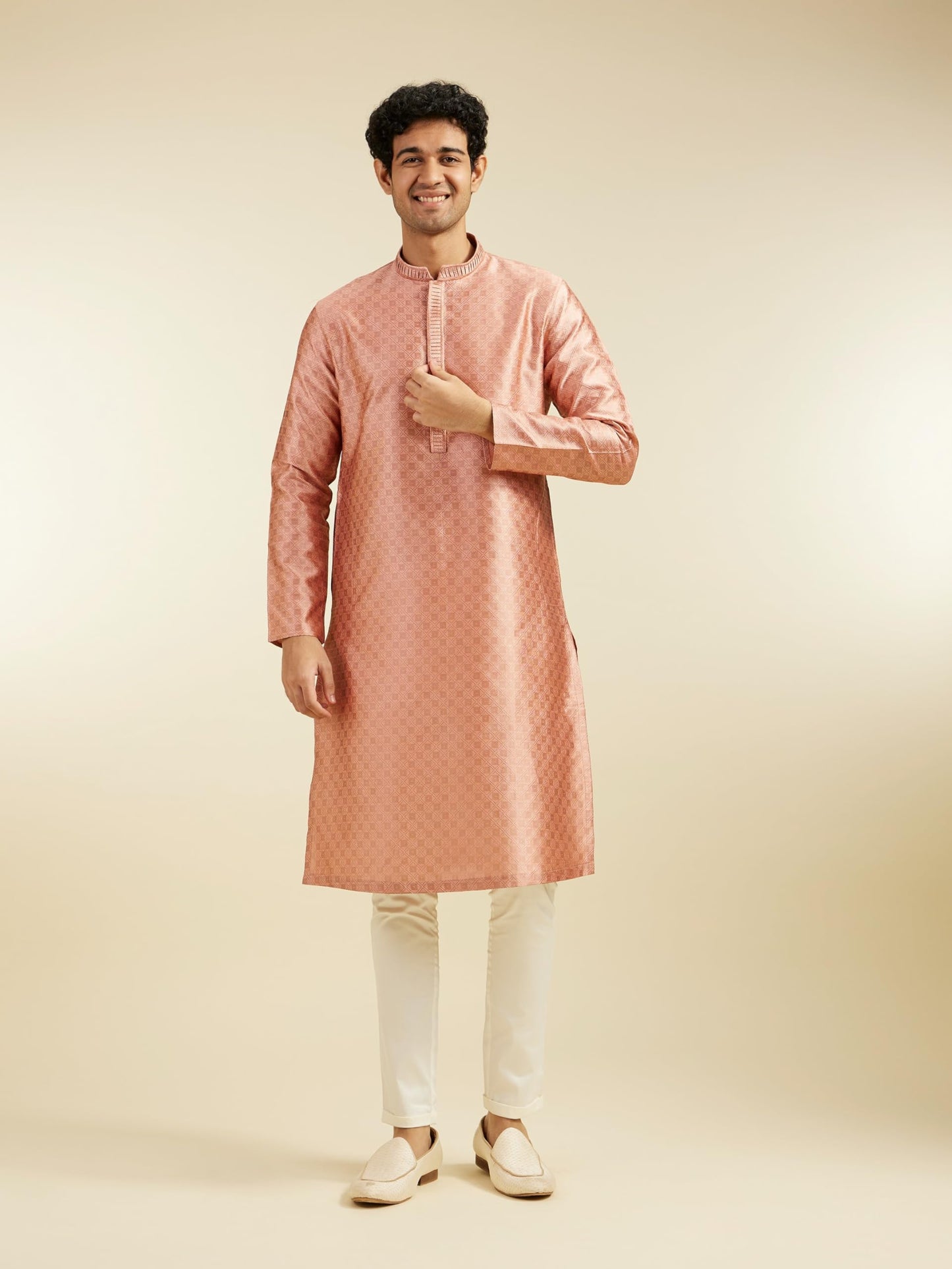 DIWAS BY MANYAVAR Men's Art Silk Jacquard Weave Kurta (Peach,L)