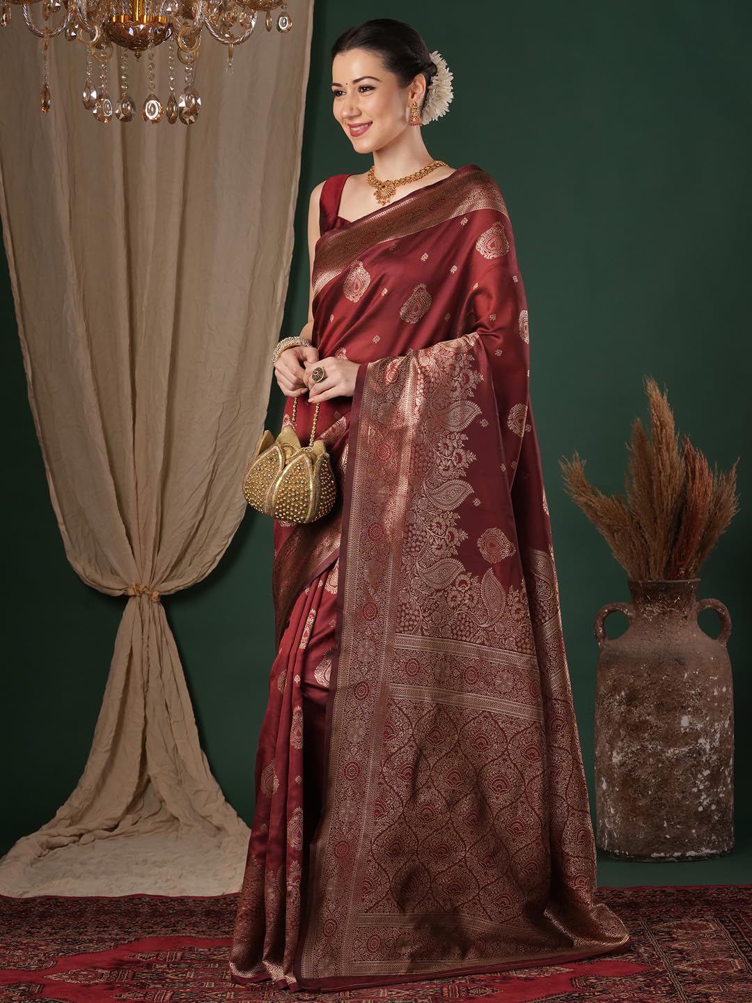 AKHILAM Women's Kanjivaram Woven Soft Silk Saree With Blouse Piece